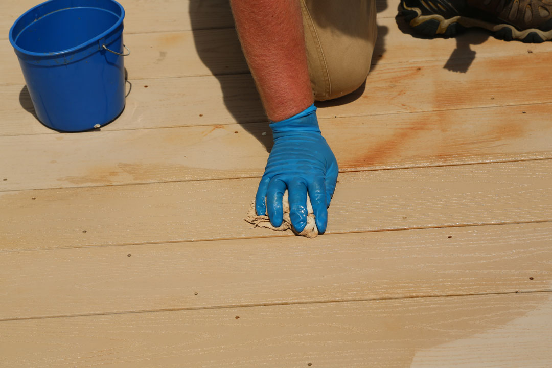 side-by-side-rust-deck-stain-removal-deckmax